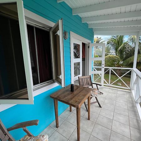 Waves Villa Guesthouse キングスタウン エクステリア 写真