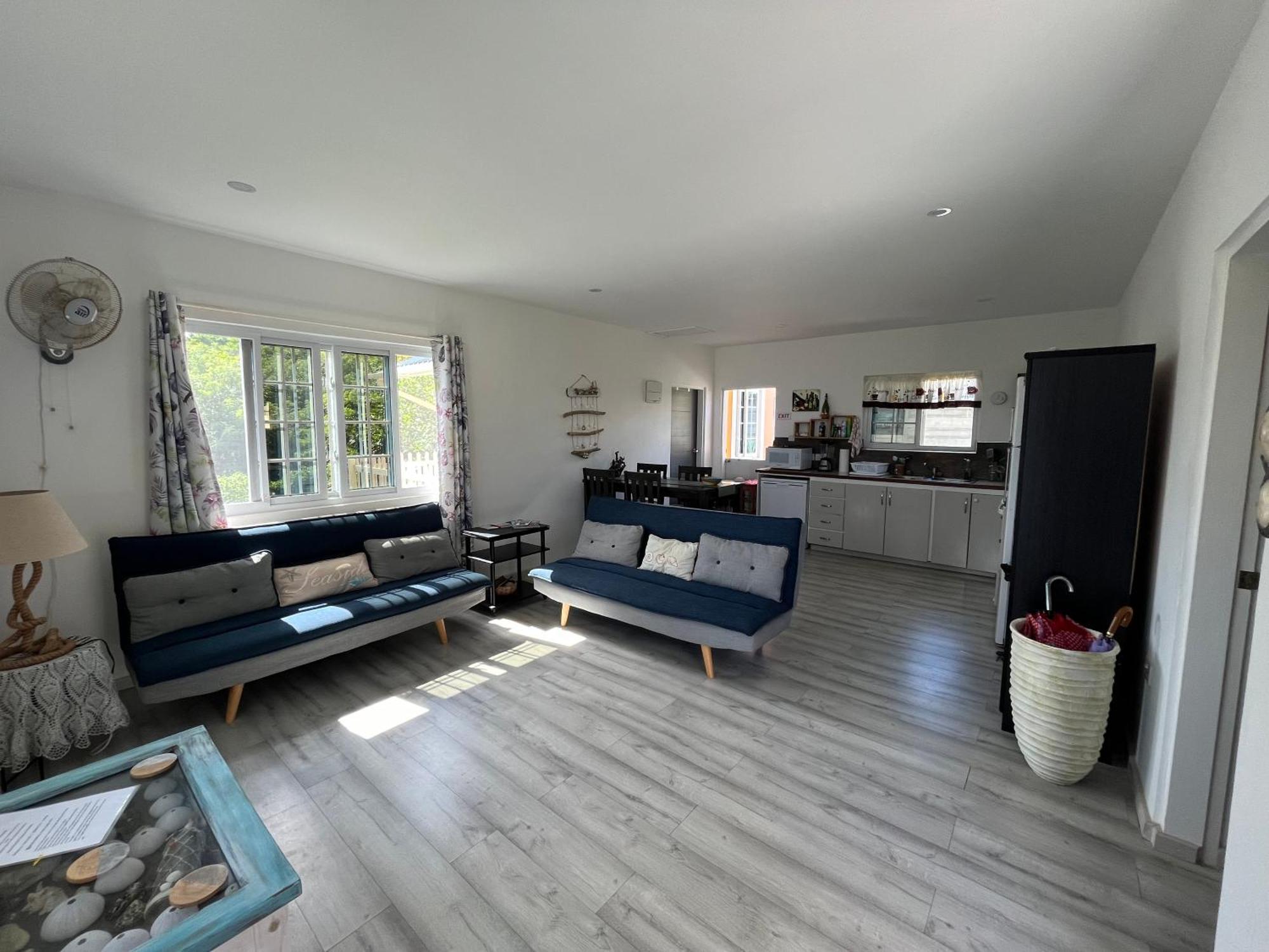 Waves Villa Guesthouse キングスタウン エクステリア 写真