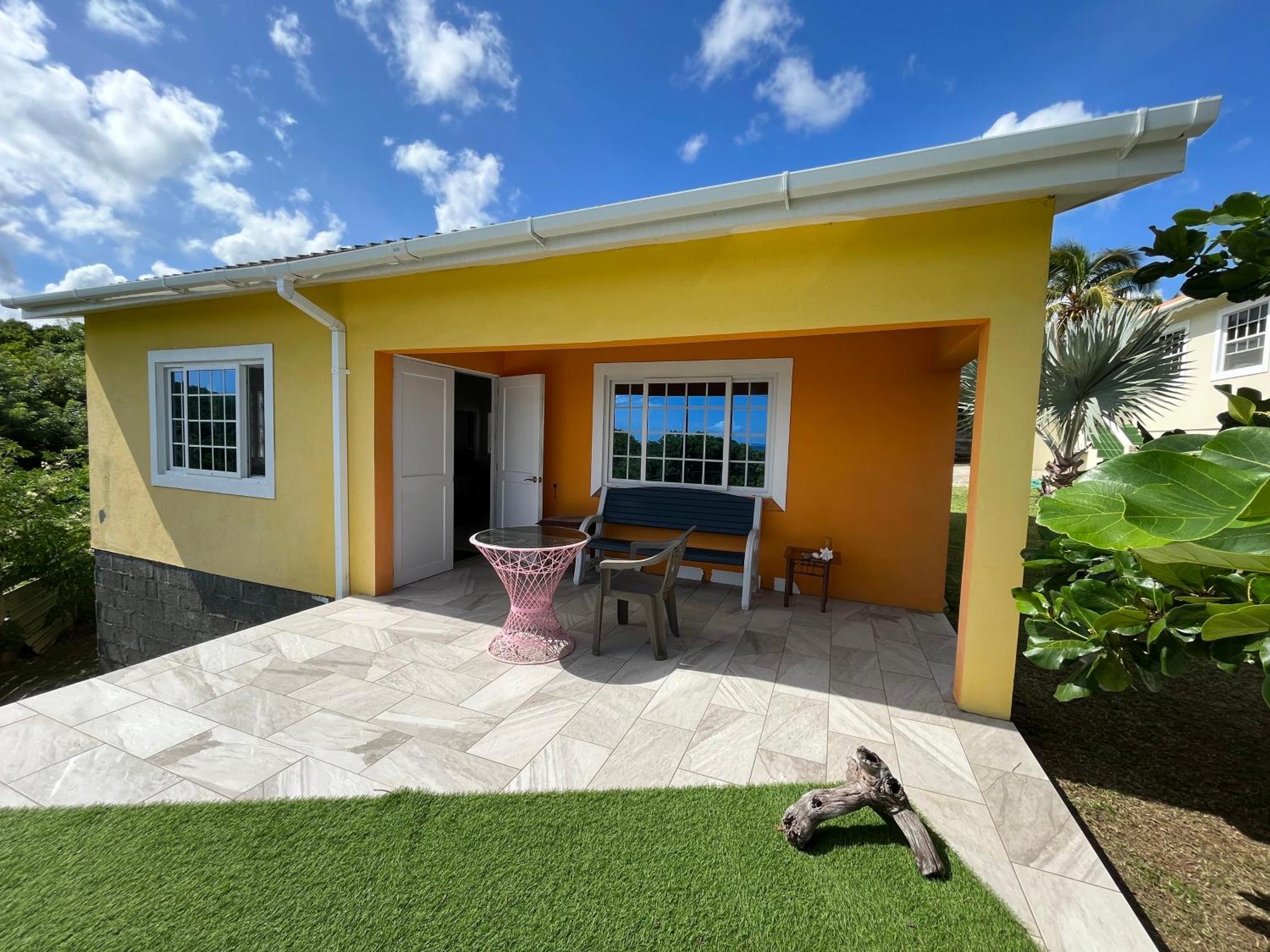 Waves Villa Guesthouse キングスタウン エクステリア 写真