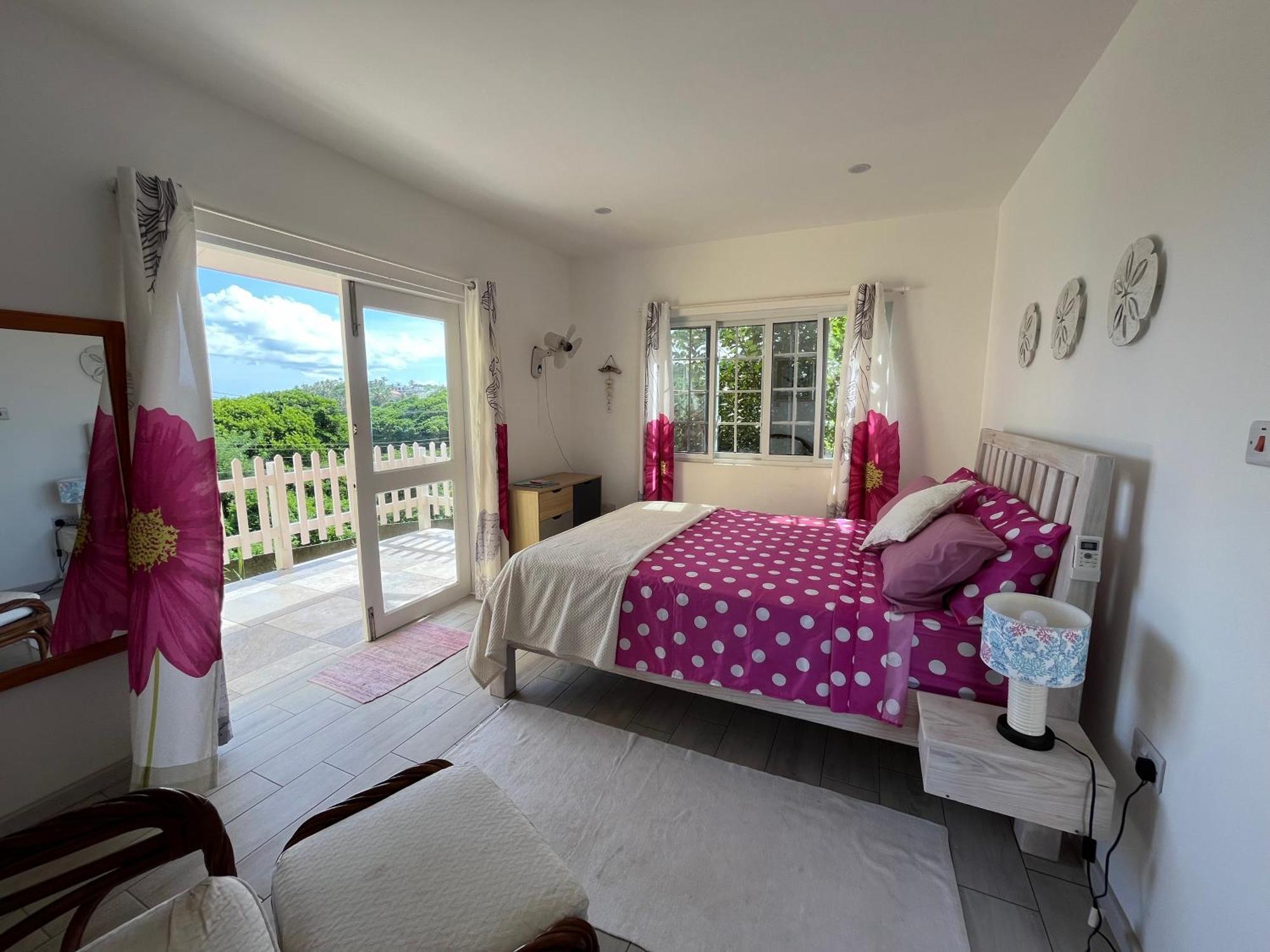 Waves Villa Guesthouse キングスタウン エクステリア 写真