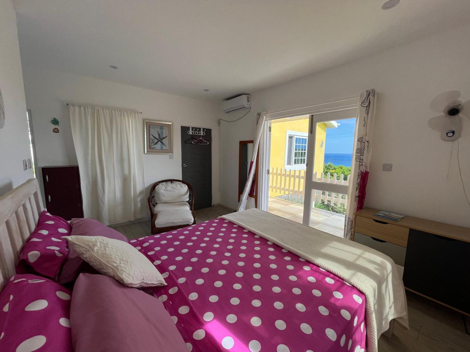 Waves Villa Guesthouse キングスタウン エクステリア 写真