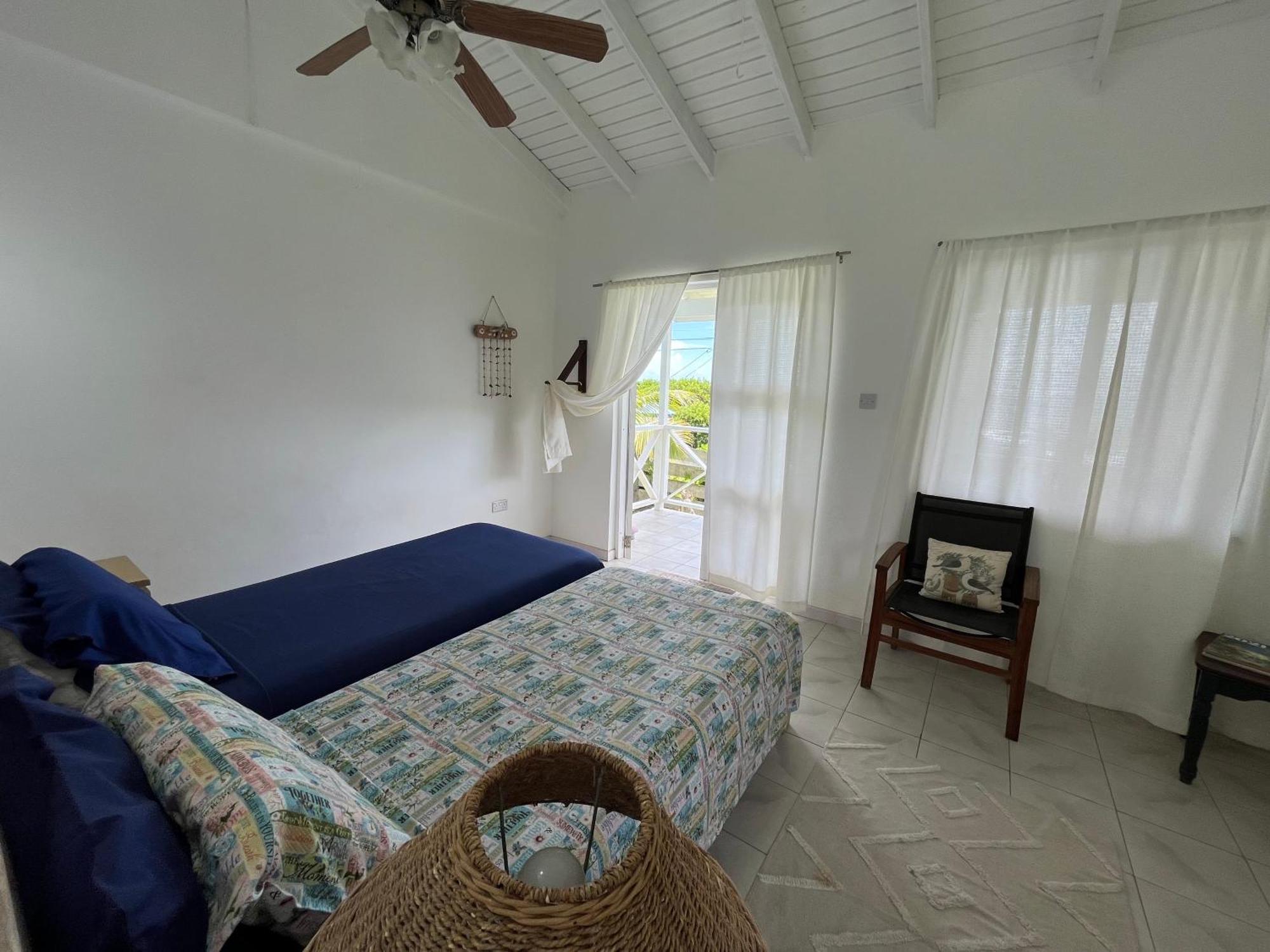 Waves Villa Guesthouse キングスタウン エクステリア 写真
