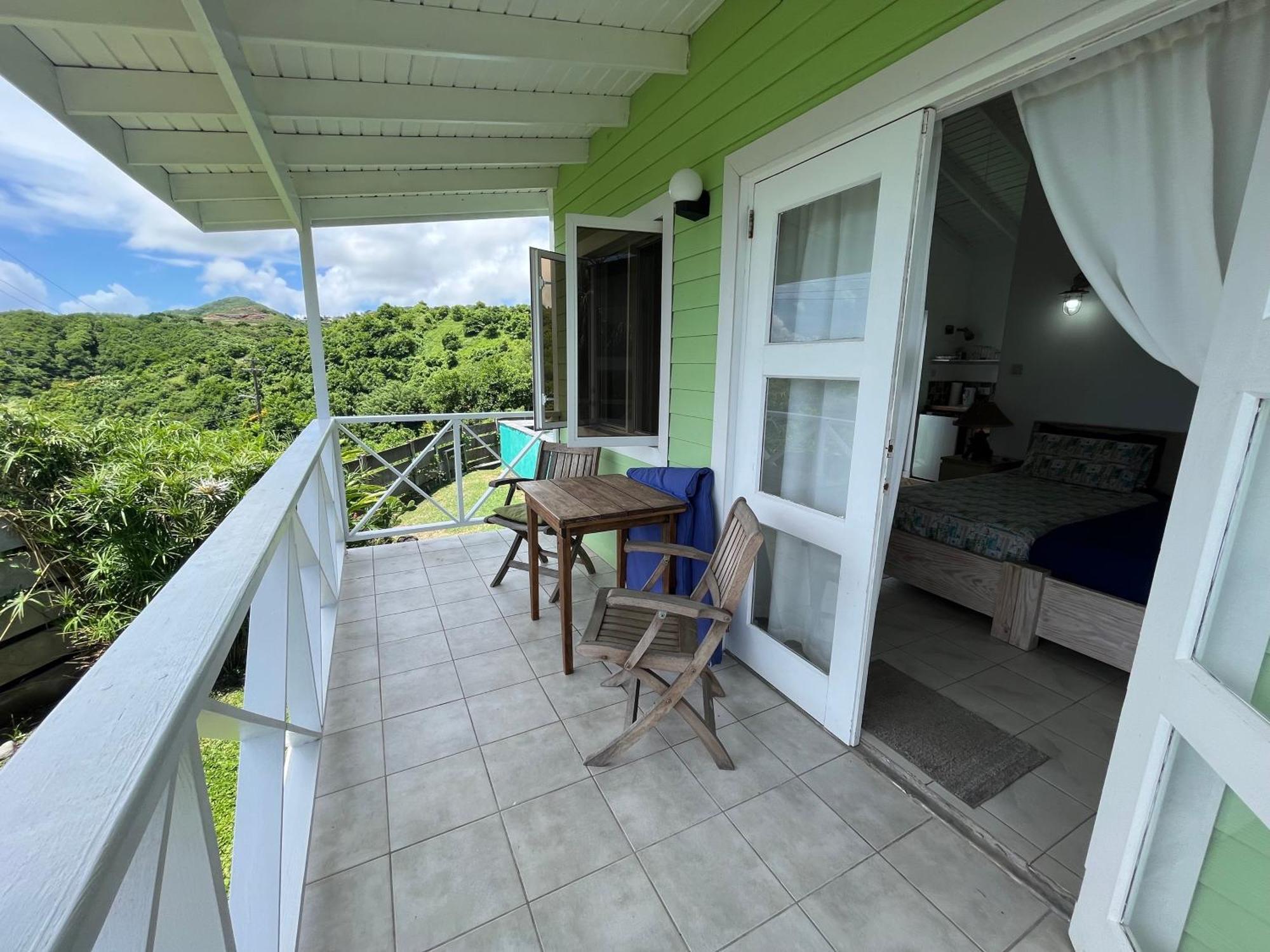 Waves Villa Guesthouse キングスタウン エクステリア 写真