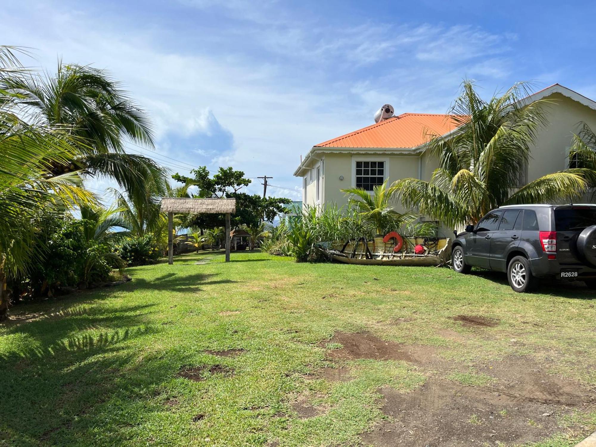 Waves Villa Guesthouse キングスタウン エクステリア 写真